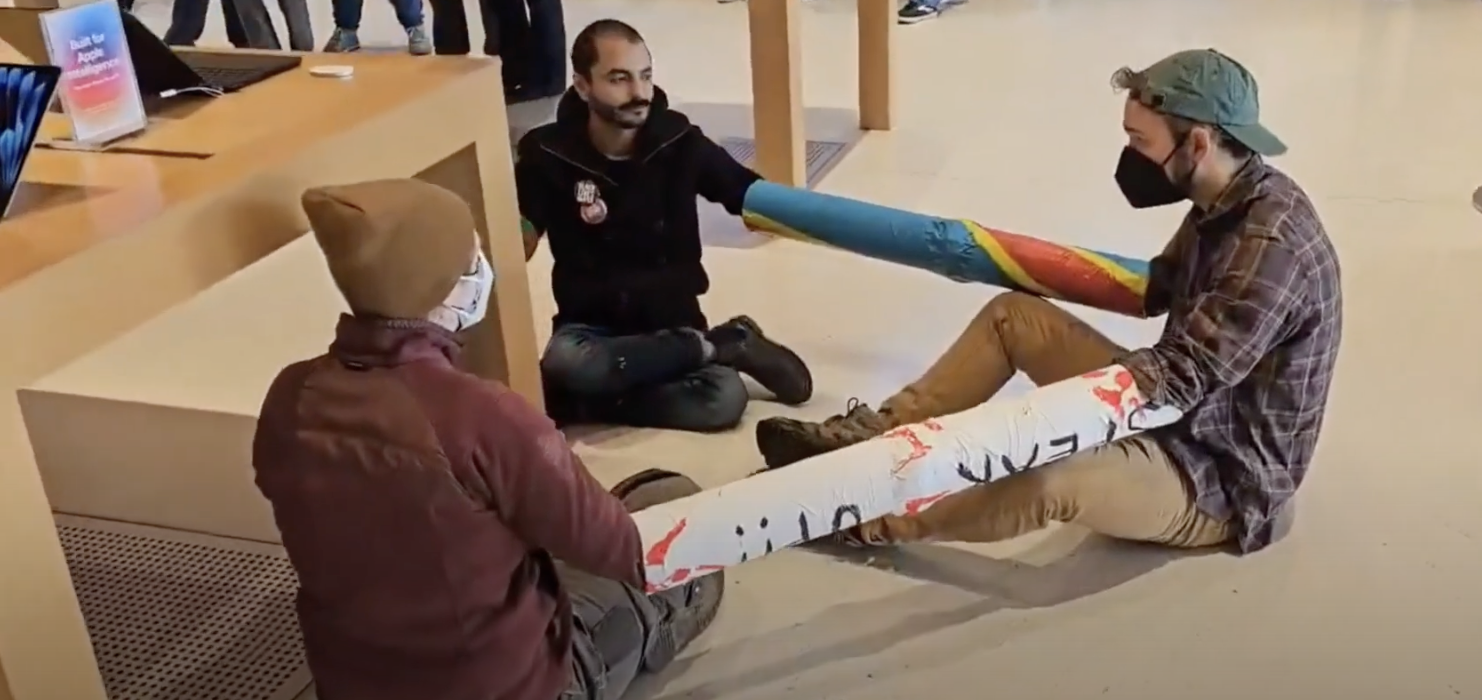 apple store protest seattle