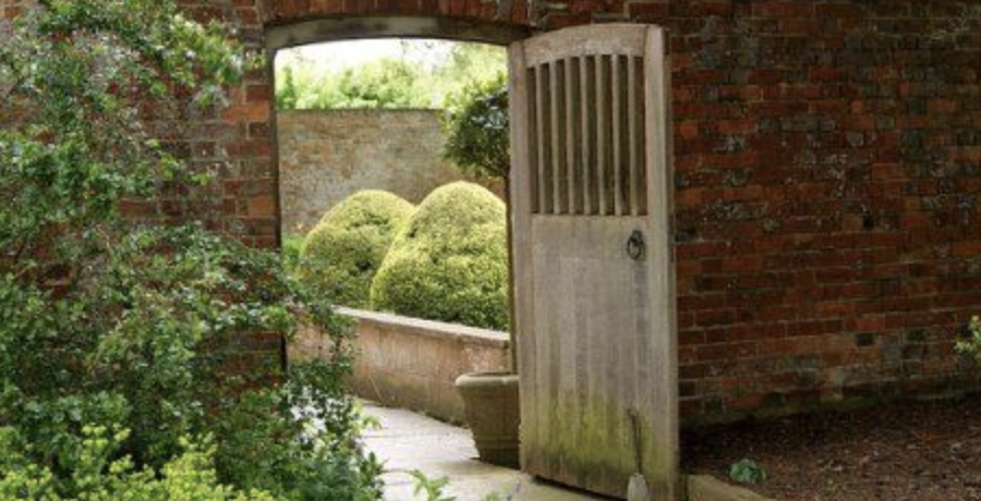 apple garden door india